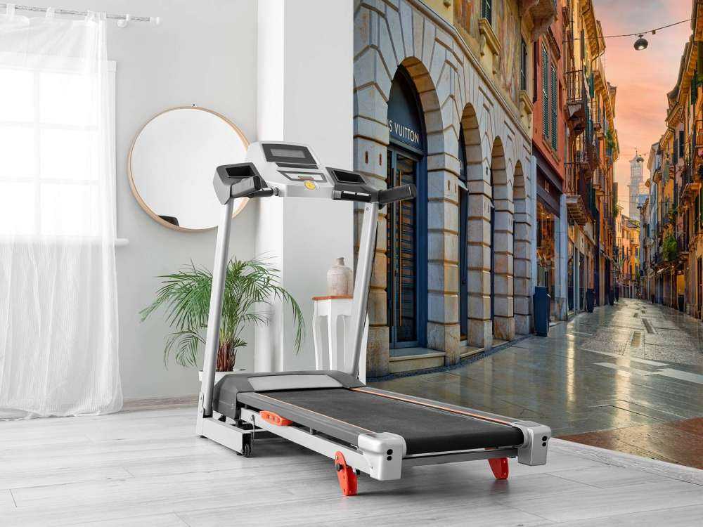 Winkelstraat bij zonskomst