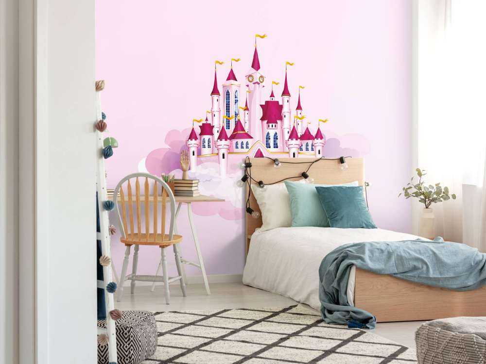 Roze kasteel in de wolken