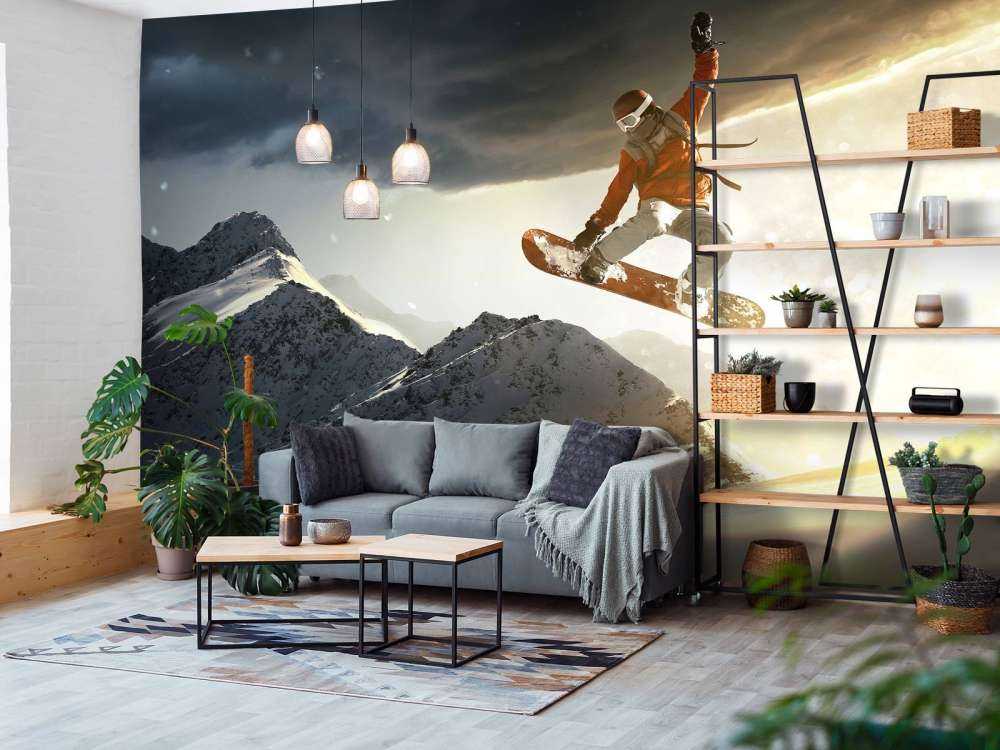 Snowboarder maakt een sprong bij zonsondergang