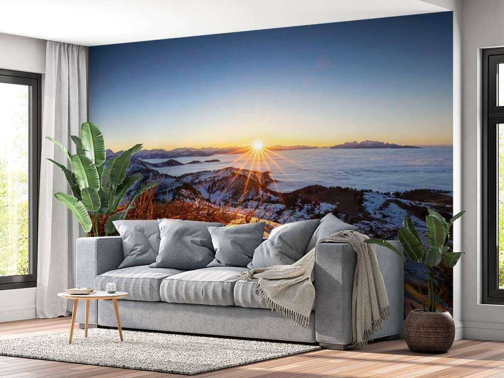 Zonsopkomst boven winterse bergweide