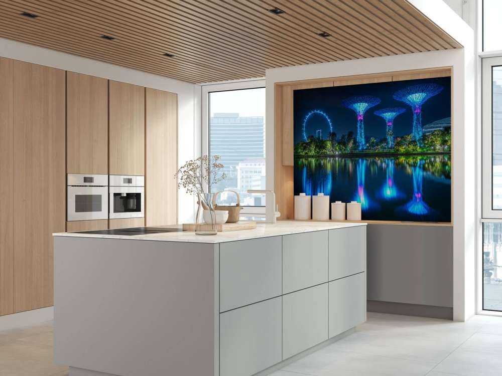 Futuristische lichtbomen aan water