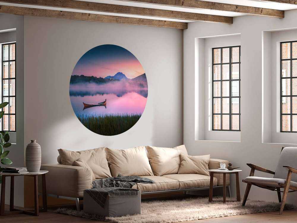 Mistige zonsopgang aan het meer