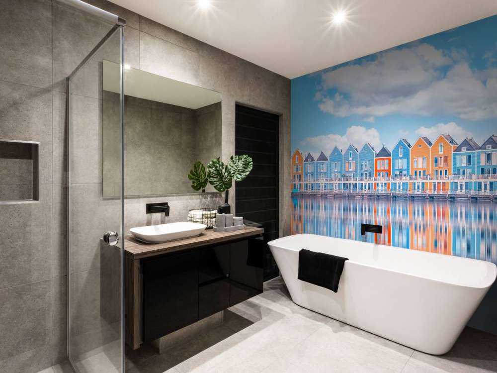 Waterlijn van kleurrijke gevels