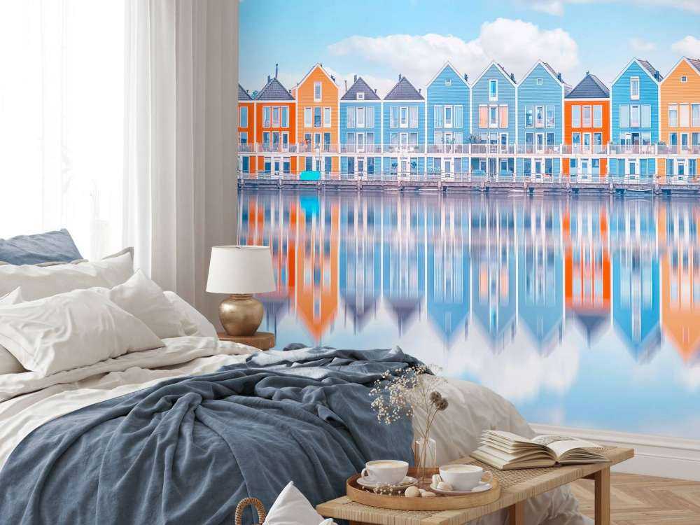 Waterlijn van kleurrijke gevels