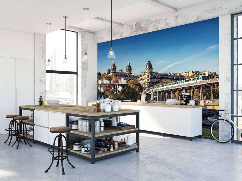 Klassieke stadspoort over de Seine