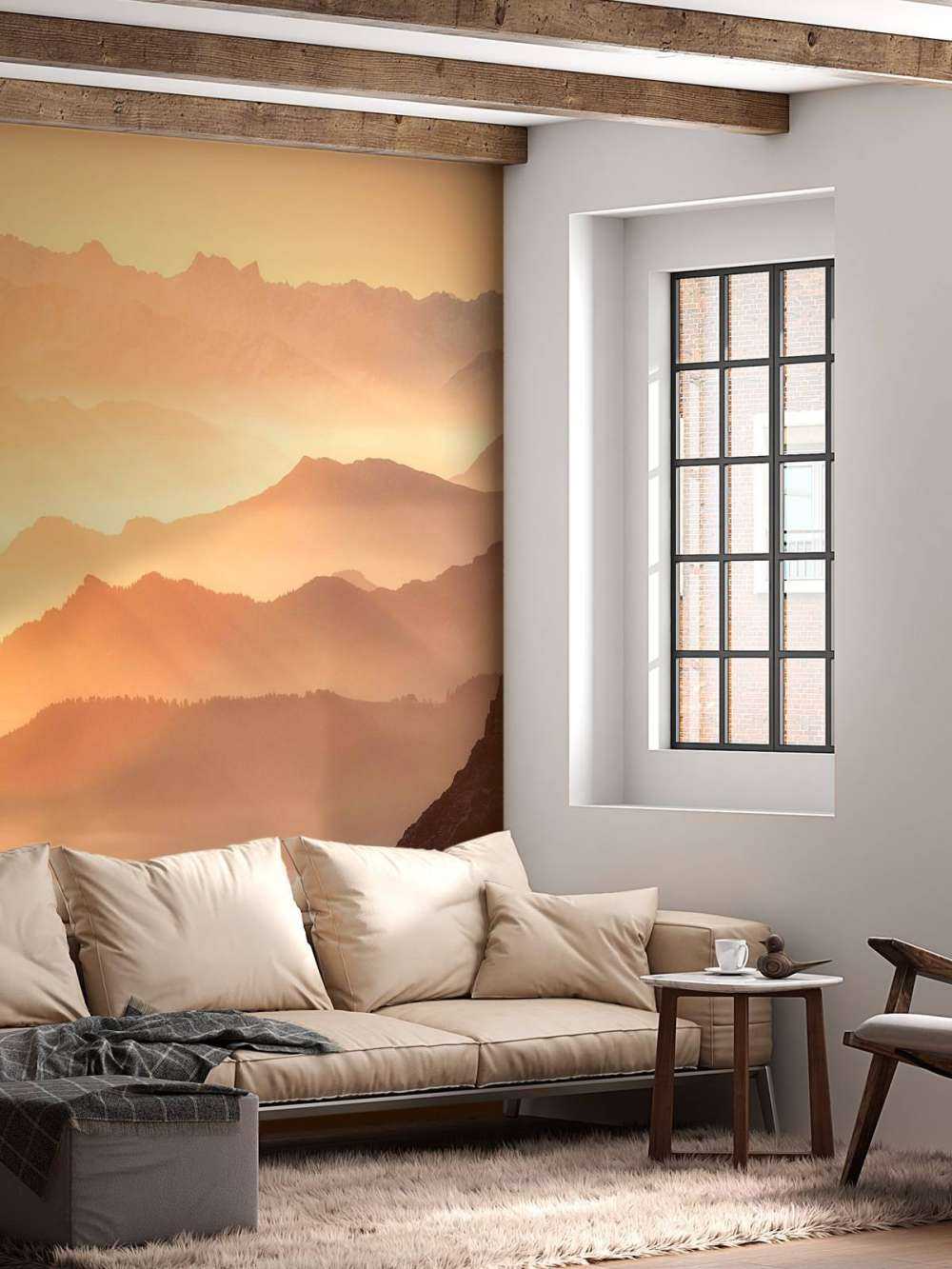 Gelaagde bergsilhouetten bij zonsopkomst