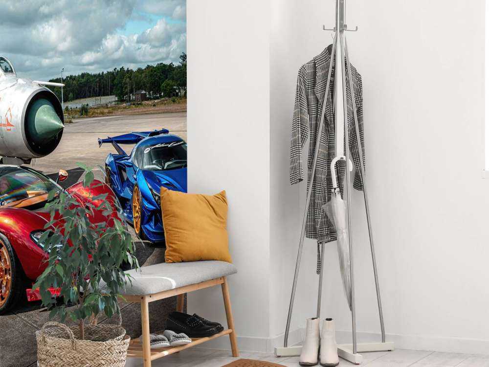 Luxe supercars bij gevechtsvliegtuig