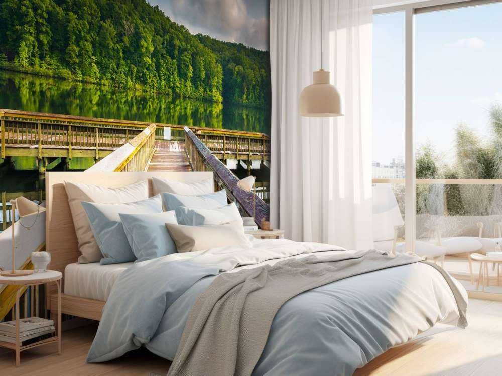 Pier op een rustgevend meer