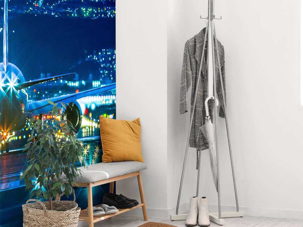 Vliegtuig op een verlicht vliegveld