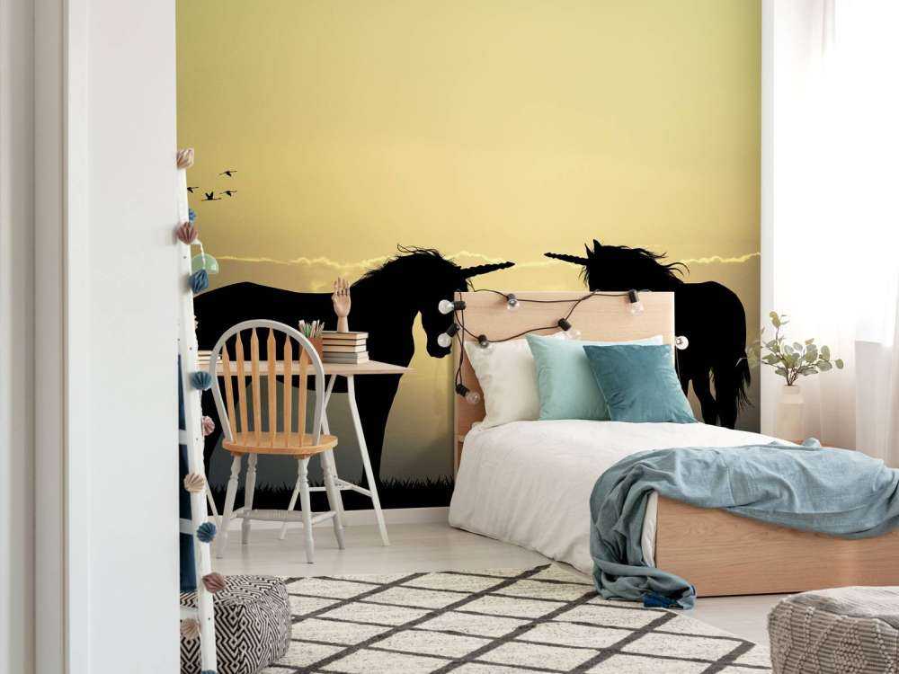 Unicorns bij een zonsondergang