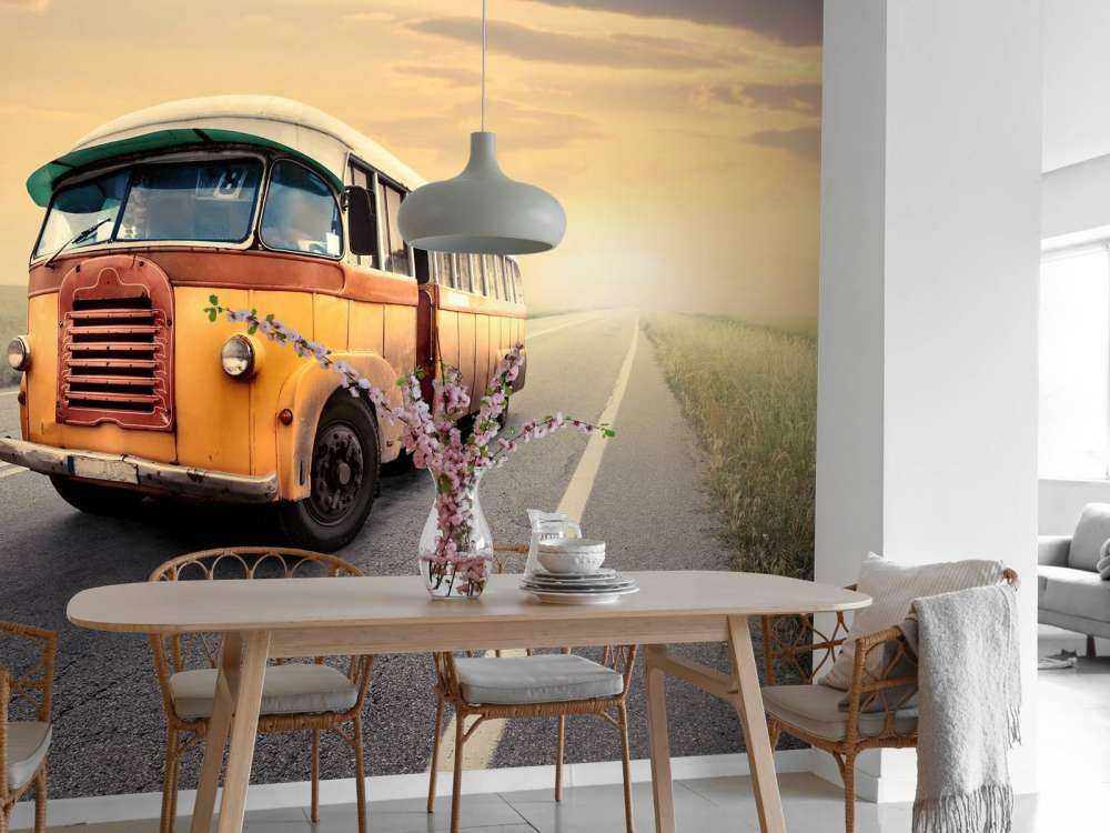 Bus op een verlaten weg