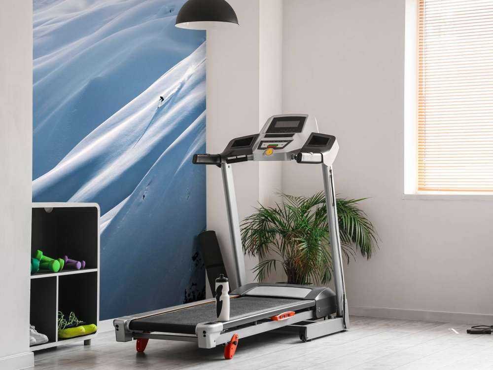 Freeride afdaling op poedersneeuwhelling