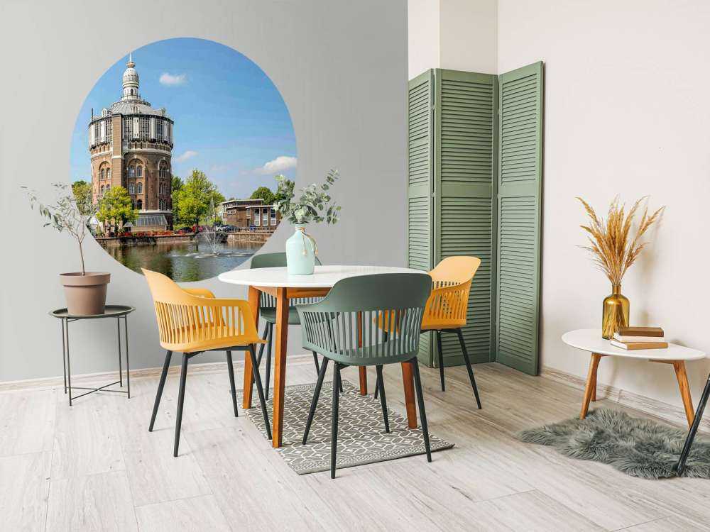 Historische Watertoren in Zonlicht