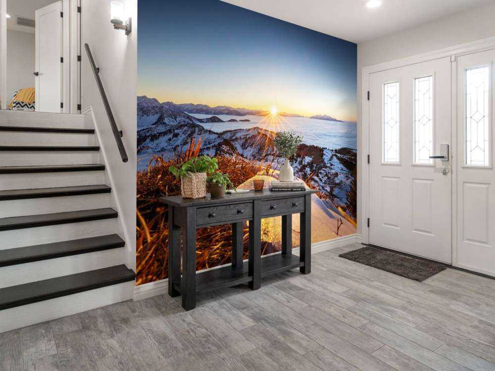 Zonsopkomst boven winterse bergweide