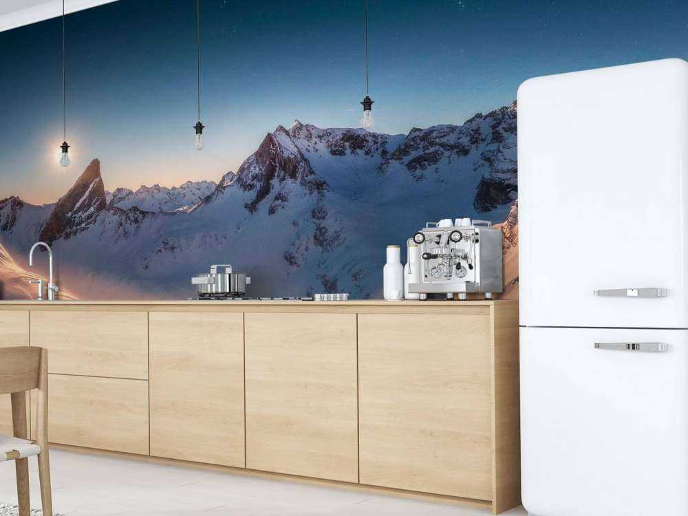 Maanlicht over stille bergpas