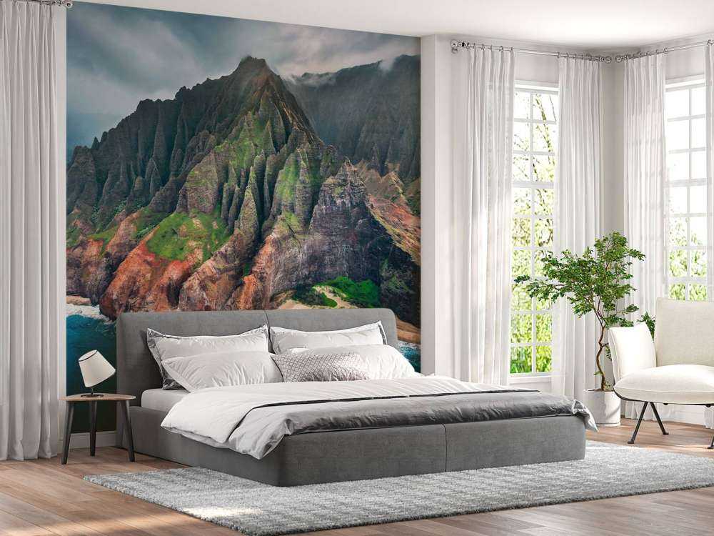 Dramatische kliffen aan turquoise kust