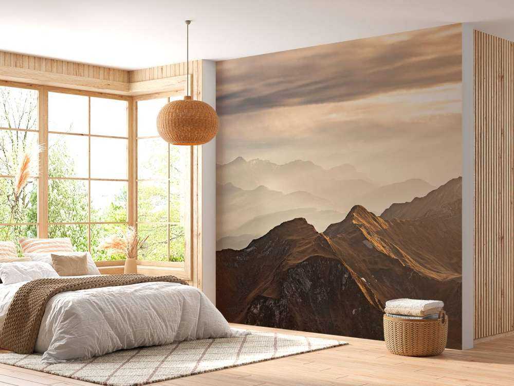 Gouden gloed over bergkam