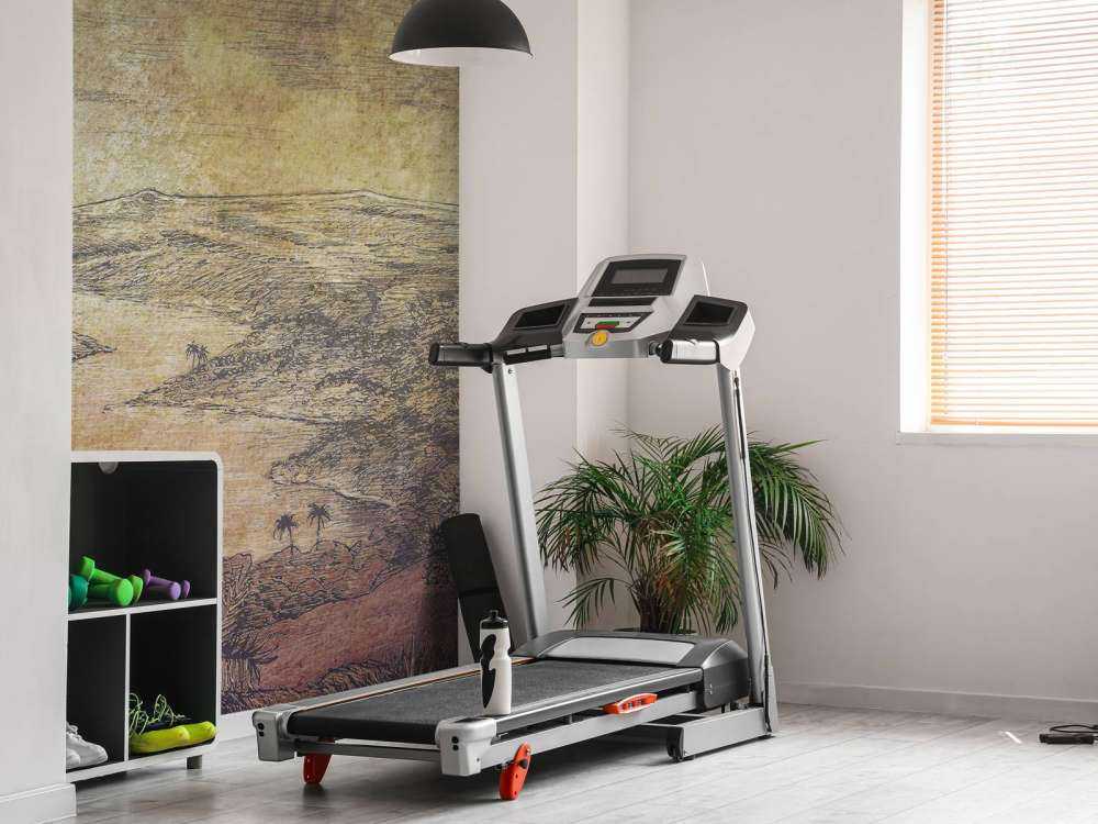 Tropisch rivierlandschap bij zonsondergang