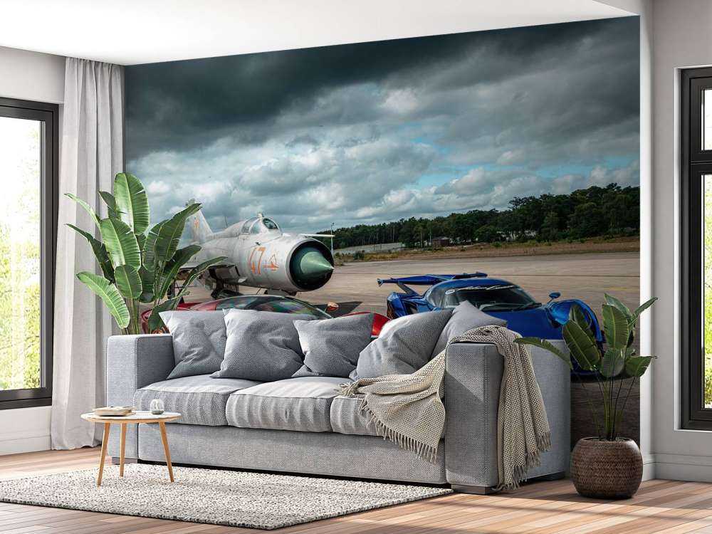 Luxe supercars bij gevechtsvliegtuig