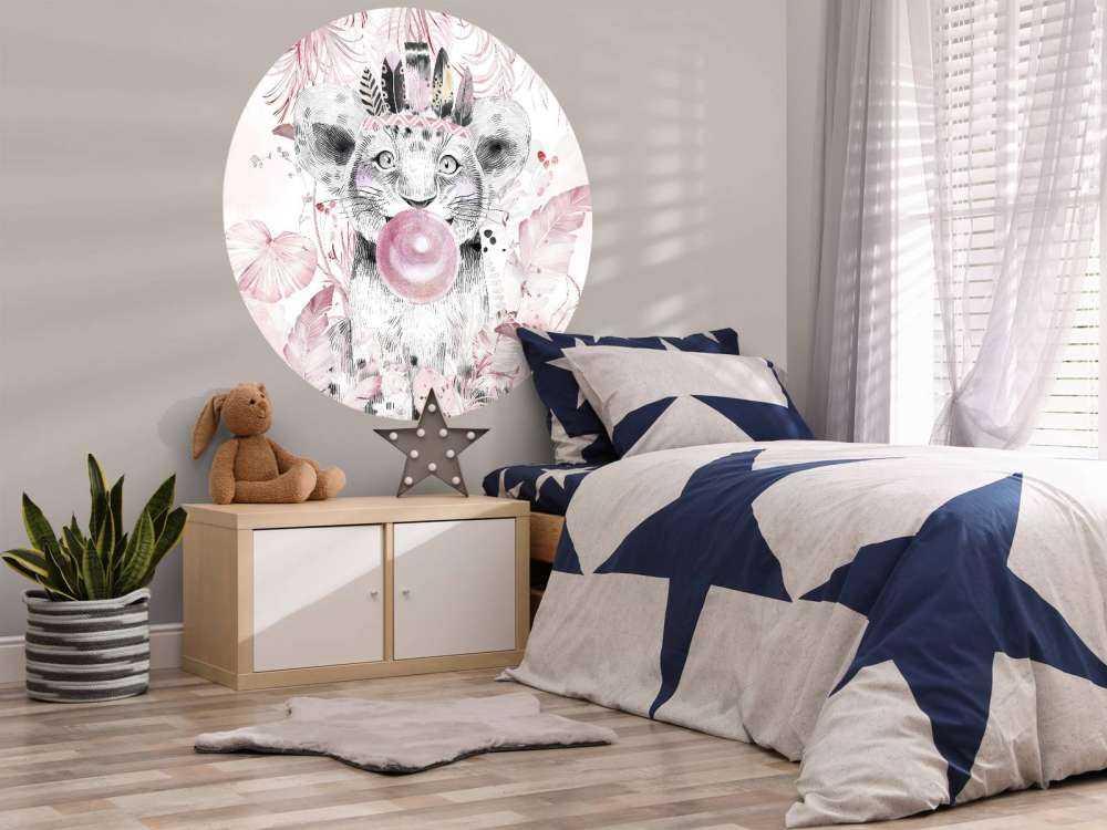 Speelse welp en roze dromen