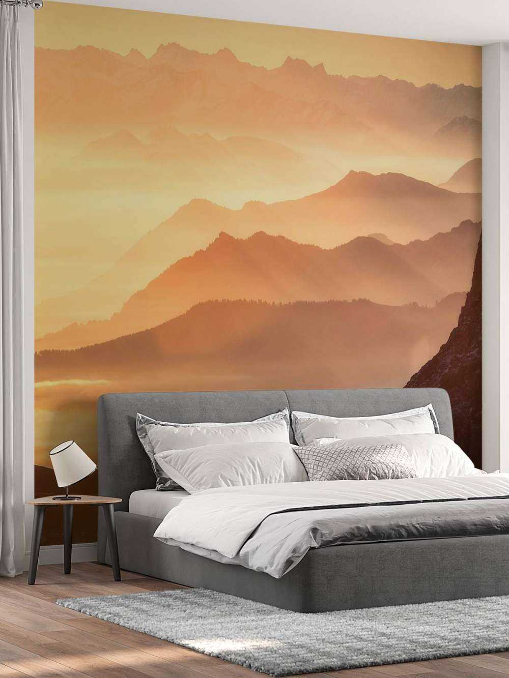 Gelaagde bergsilhouetten bij zonsopkomst