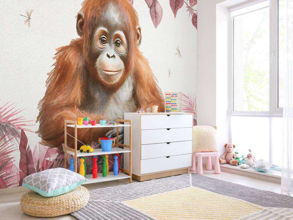 Jonge orang-oetan in de jungle roze