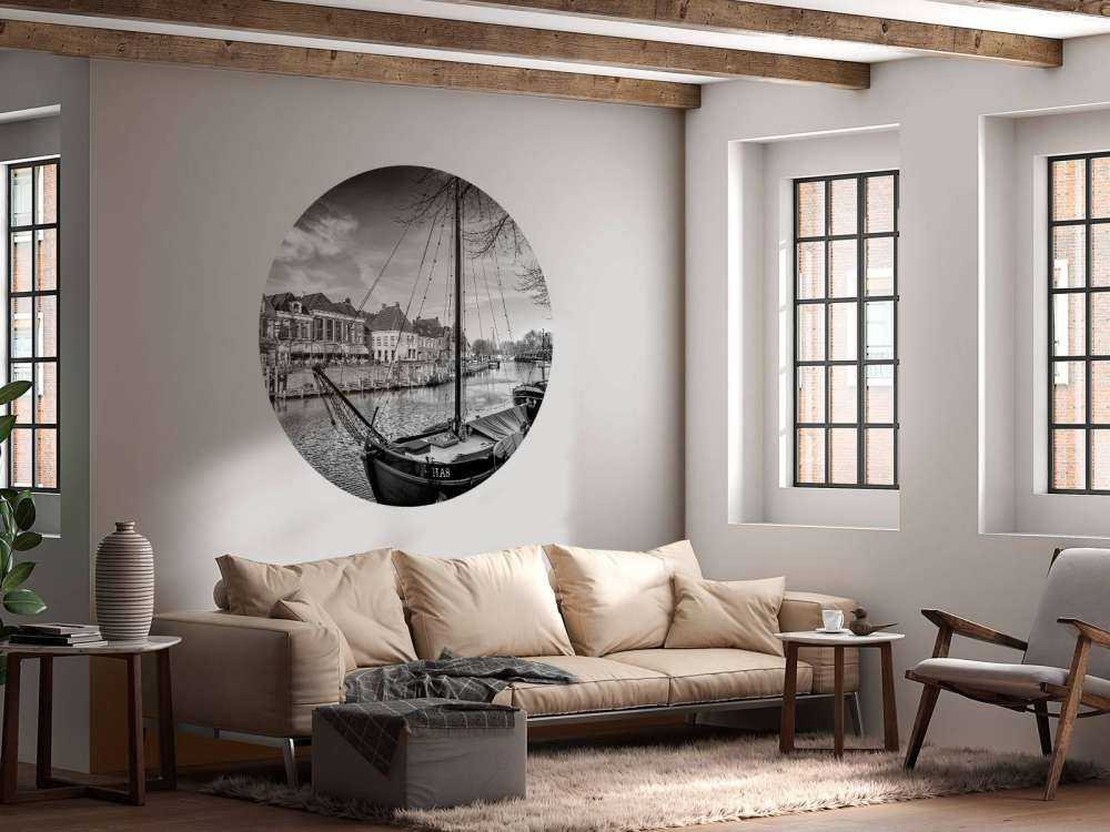 Historische vrachtschepen aangemeerd in Dokkum Friesland 