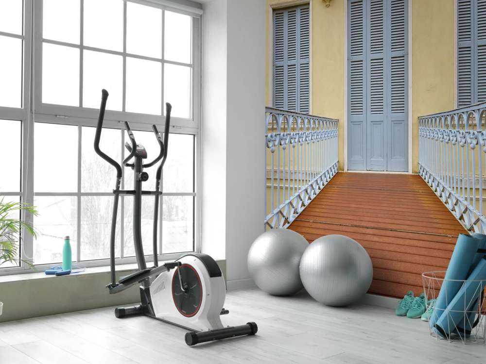 Bruggetje naar oud gebouw