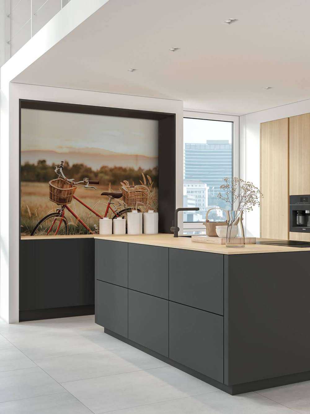 Oude fiets in de zomer