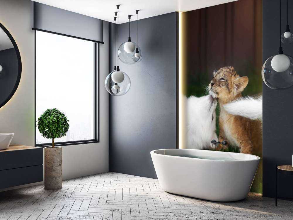 Welpje speelt met Zwitserse witte herders