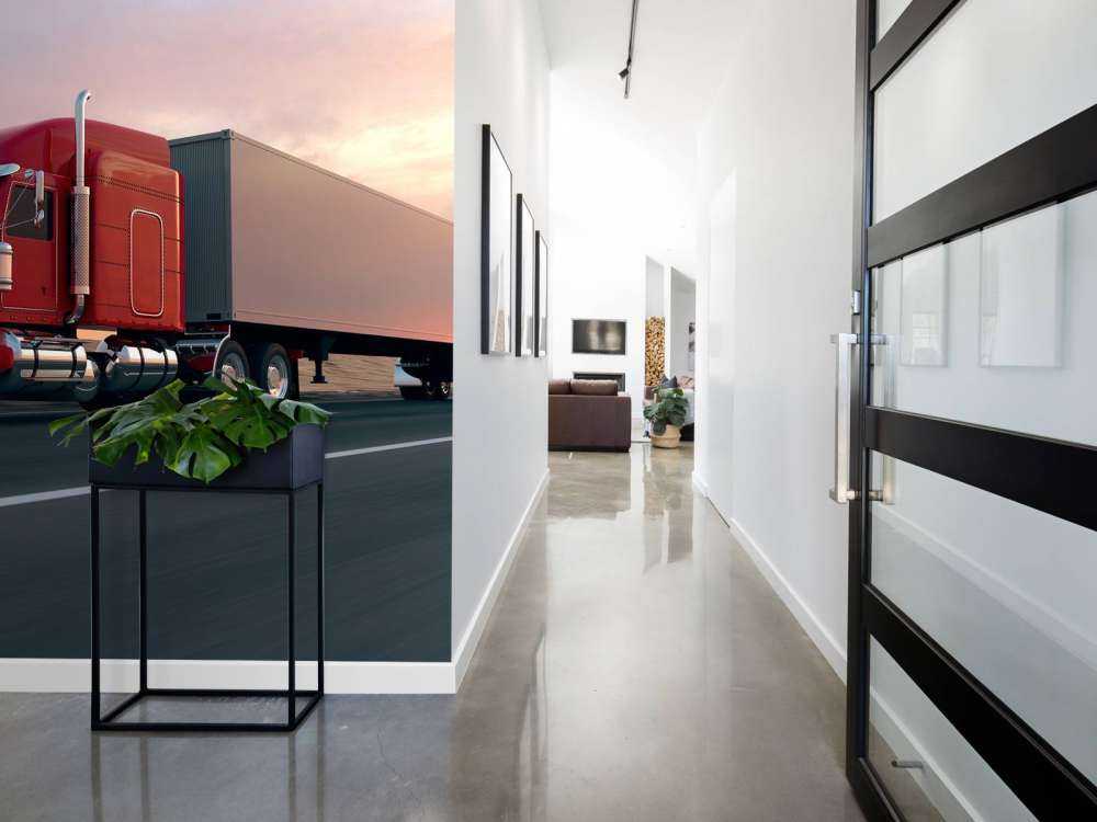 Rode Amerikaanse vrachtwagen bij zonsondergang