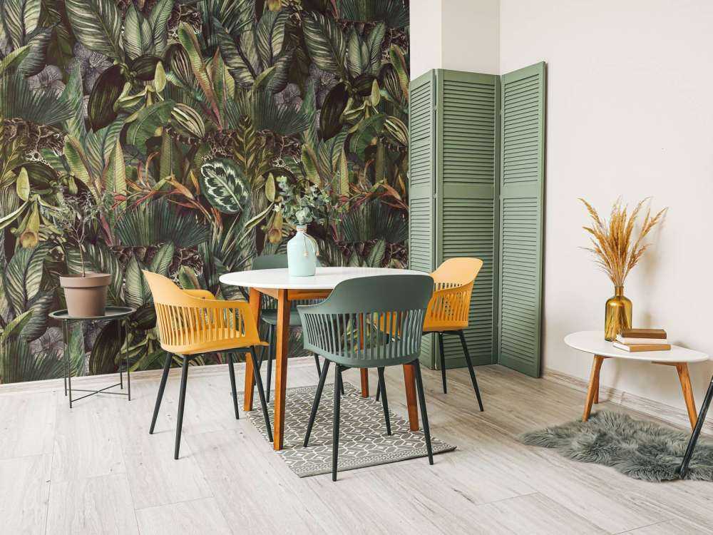 Luipaard tussen de bladeren