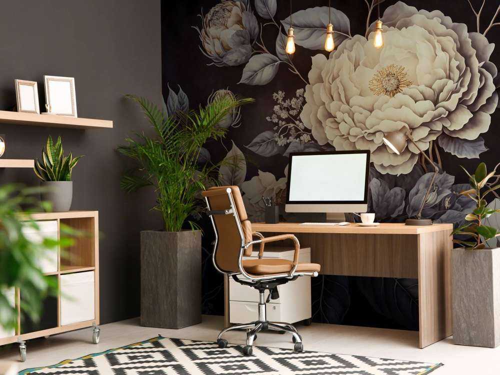 Moody baroque large floral