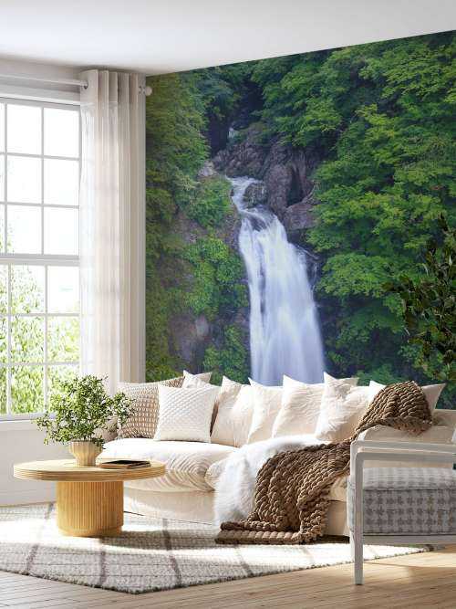 Dichtbegroeide waterval