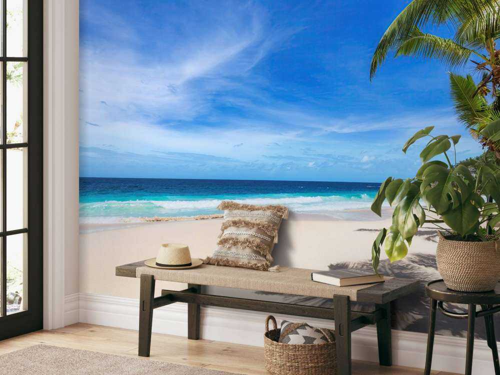 Tropisch strand met palmboom