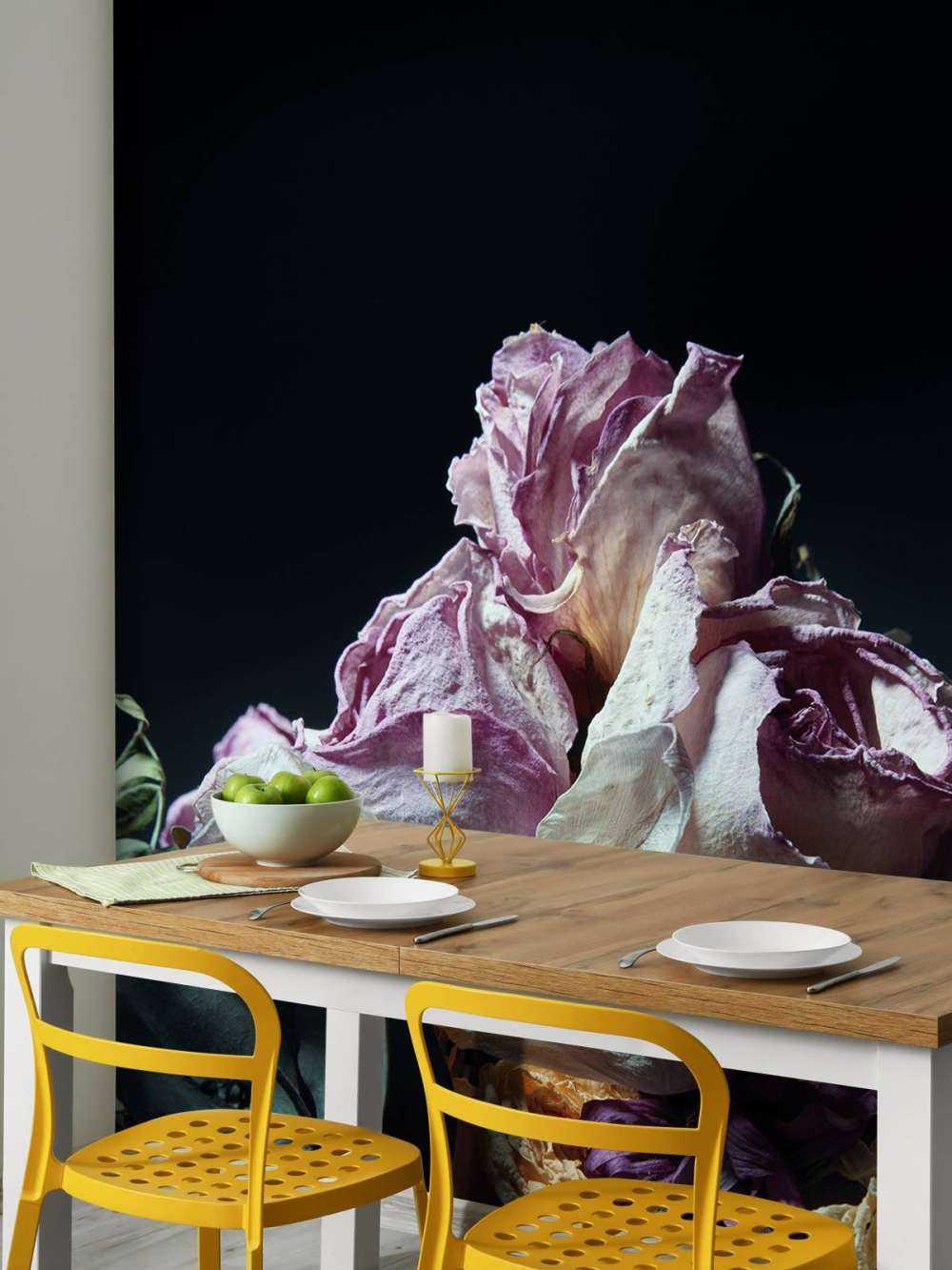 Gedroogde bloemen op zwart achtergrond