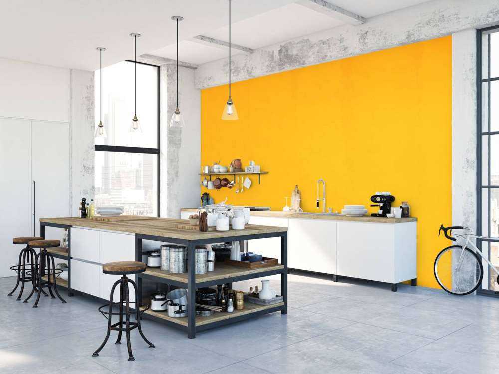 Zonnig oranjegeel beton