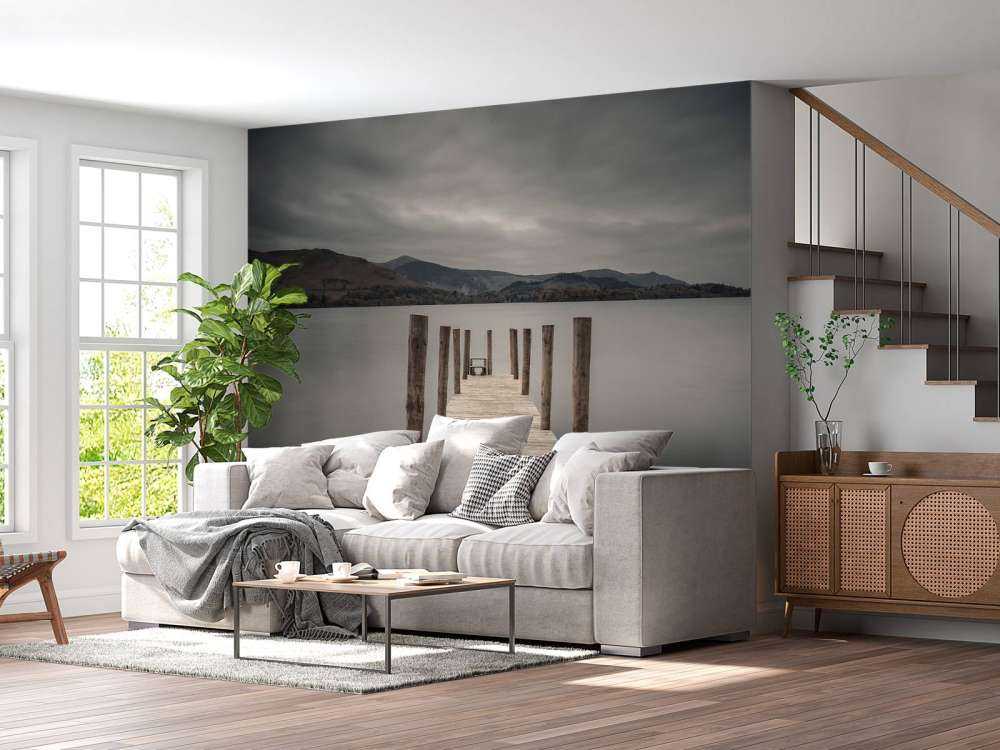 Steiger aan een rustig meer