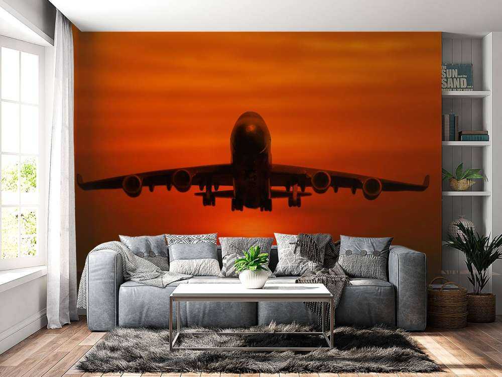 Passagiersvliegtuig boven de zee bij zonsondergang