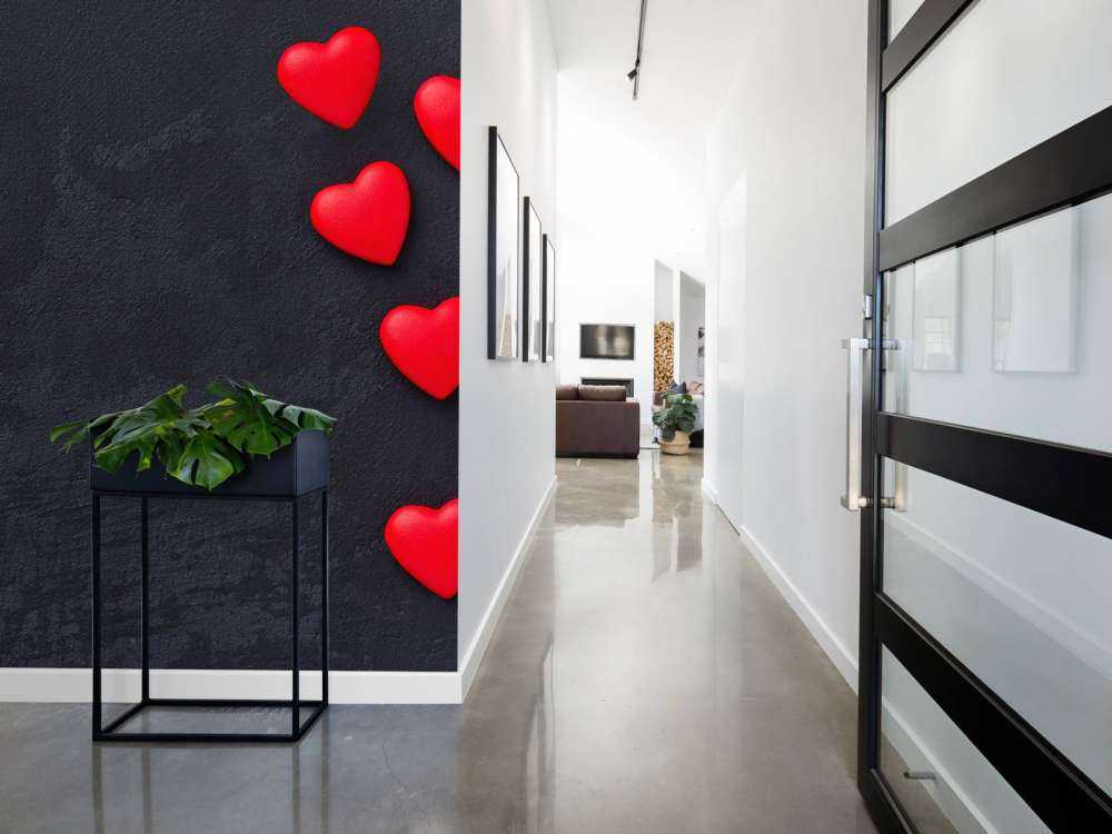 Rode hartjes op een donkere achtergrond