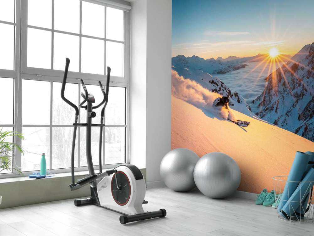 Skitocht bij zonsopkomst in alpen