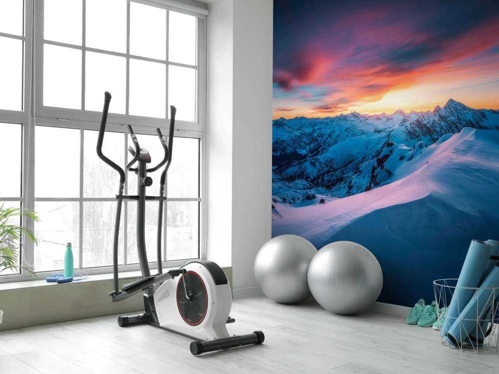 Sneeuwtoppen bij vurige dageraad