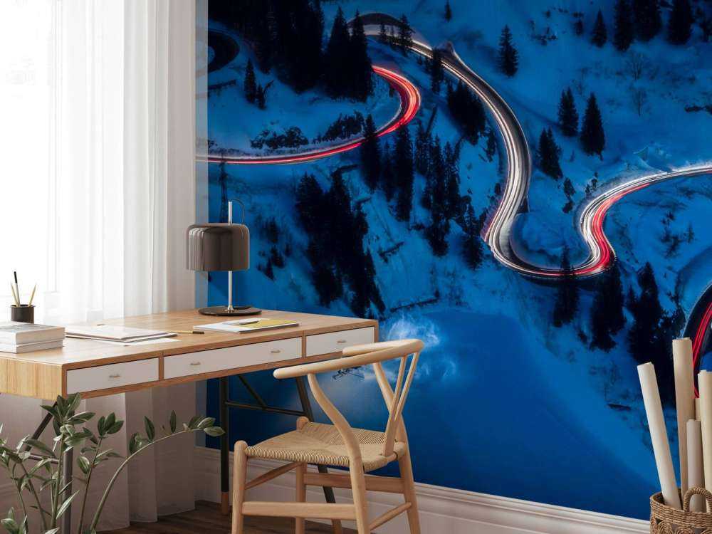 Nachtelijke afdaling in bergbochten