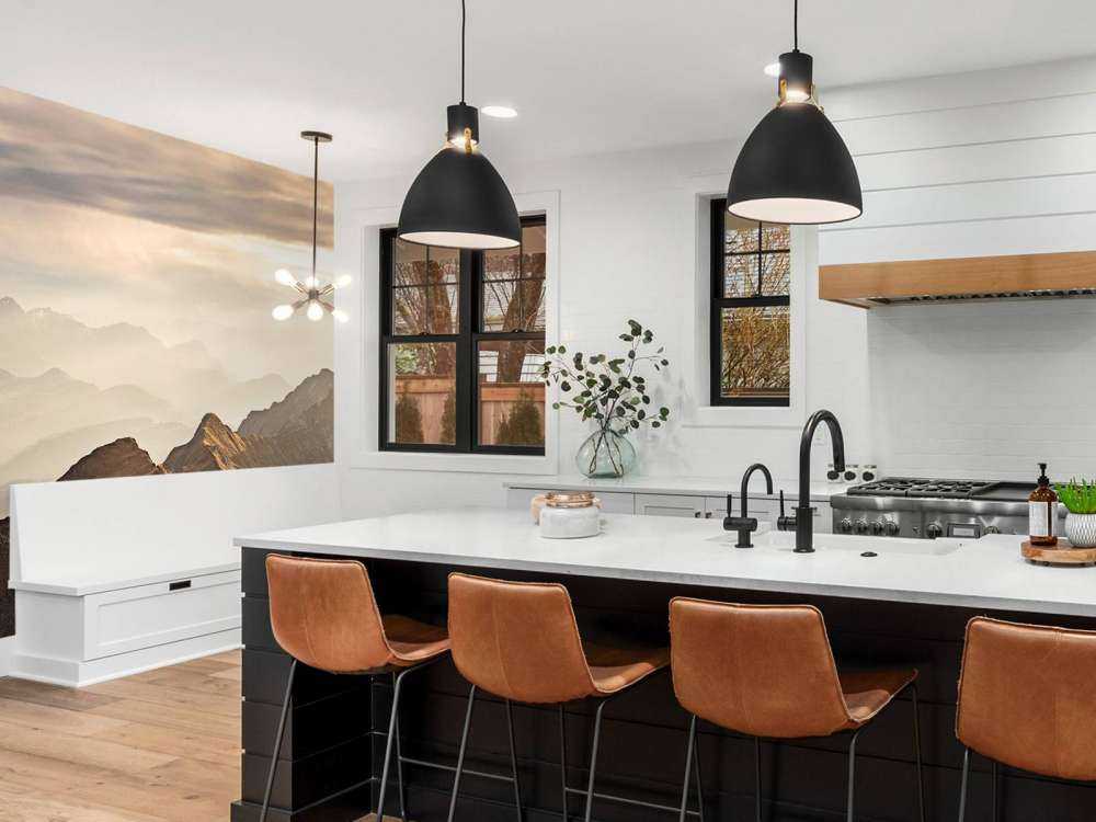 Gouden gloed over bergkam