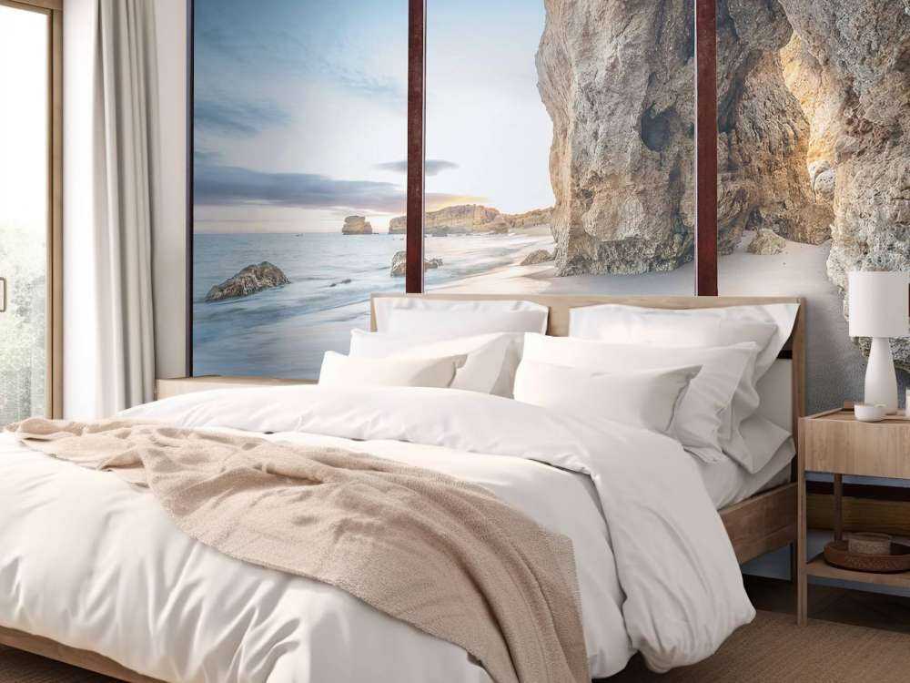 Zeezicht met rotsachtige inham