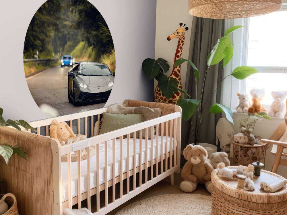 Matgrijze Lamborghini in de natuur