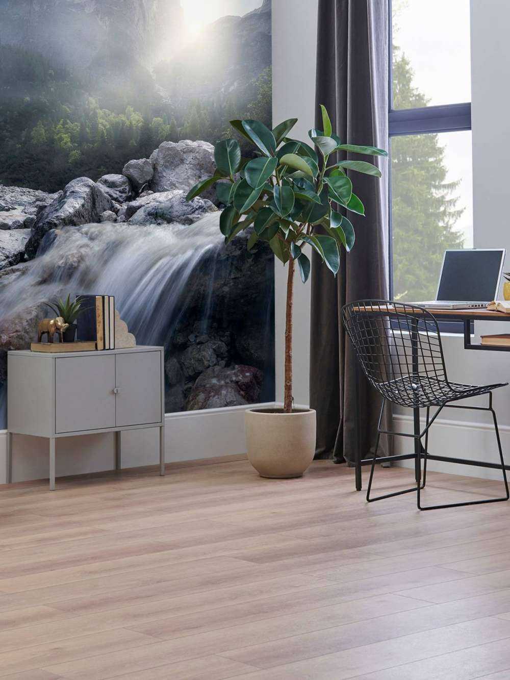 Mistige Bergstroom bij Zonsopkomst