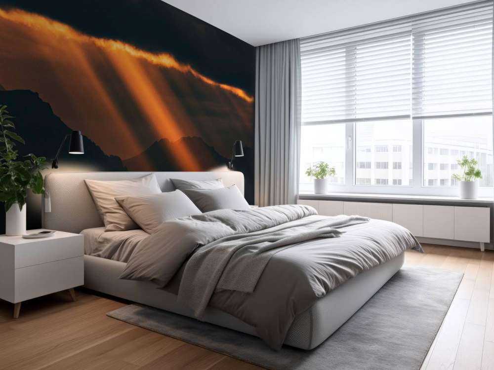 Gouden zonnestralen over bergsilhouet