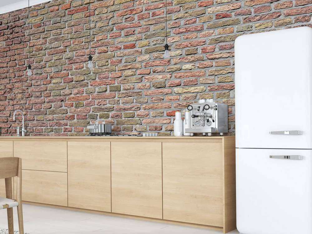 Bakstenen muur met gerestaureerde voegen