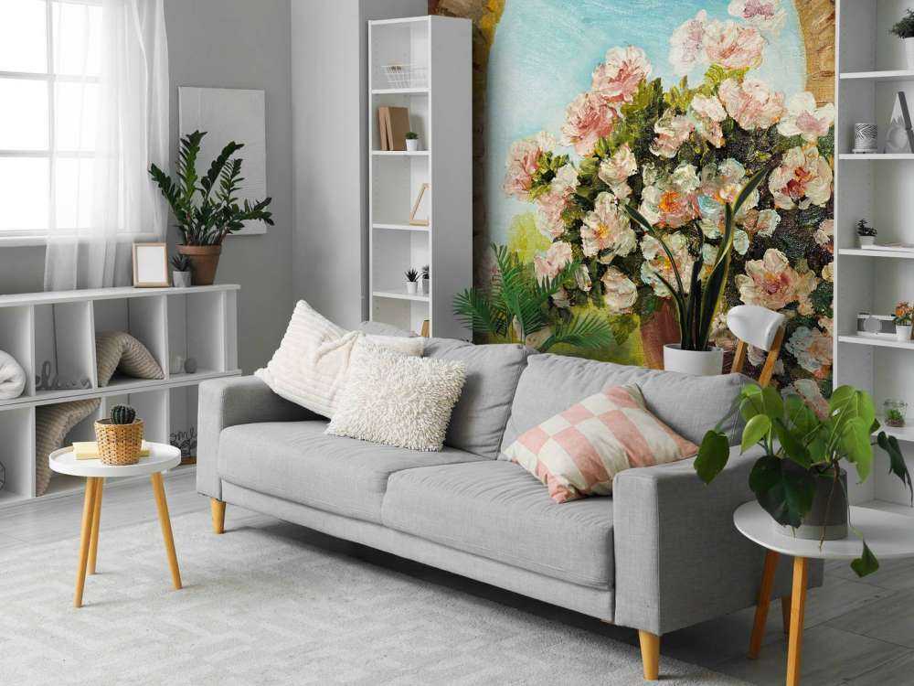 Pot bloemen op een vensterbank